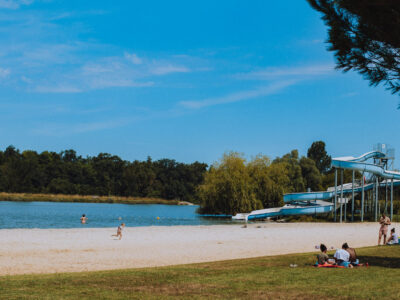 Casteras Verduzan a 7km sa zone de loisirs avec lac, tobogan...